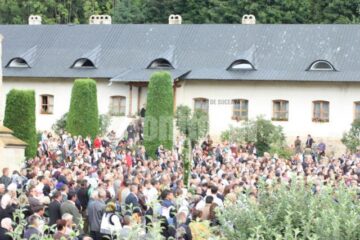 Mii de credincioși au participat la hramul Mănăstirii Putna