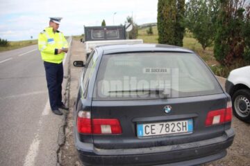 Polițiștii verifică în amănunt mașinile înmatriculate în străinătate