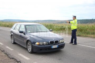 Polițiștii verifică în amănunt mașinile înmatriculate în străinătate
