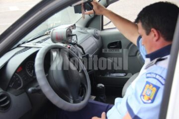 Loganul cu radar neinscripționat al Poliției Rutiere, care a acționat ieri dimineață la Dărmănești