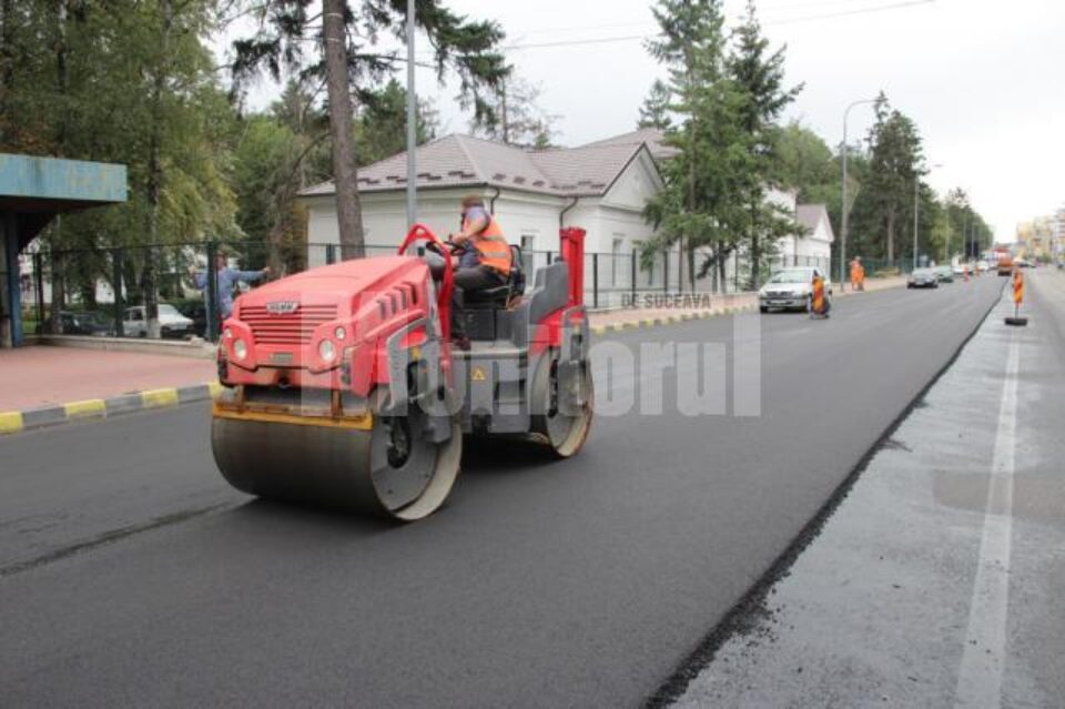 Constructorii au reclamat faptul că șoferii indisciplinați strică stratul de uzură, intrând cu mașinile pe el imediat după ce a fost turnat