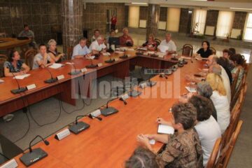 Lungu le-a reproșat directorilor de școli că nu utilizează banii alocați de stat, care ar putea fi pierduți
