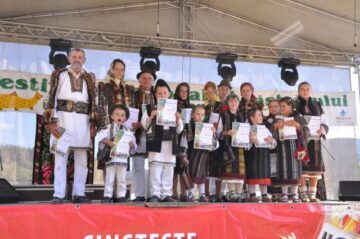 Toți premianții de la Ciocănești. Foto: Stefan CHIRILUȘ