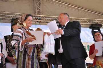 Olguța Mihalciuc și primarul Ciocan. Foto: Stefan CHIRILUȘ