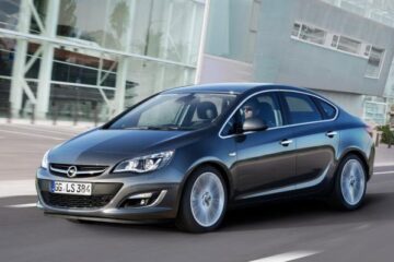 Opel Astra Sedan va debuta la Moscova
