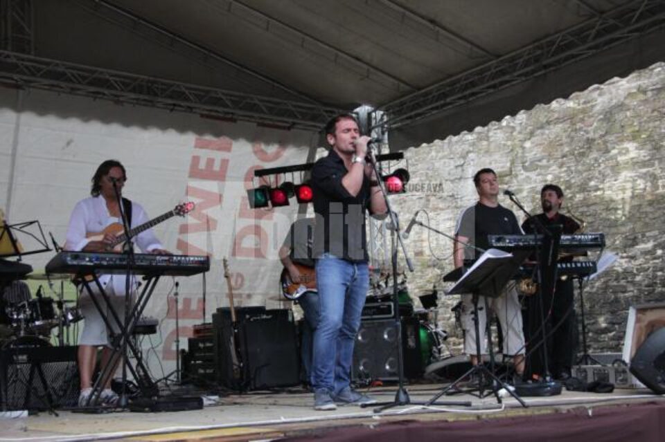 Trupa clujeană Speak Floyd, la Festivalul internațional „Bucovina Rock Castle”