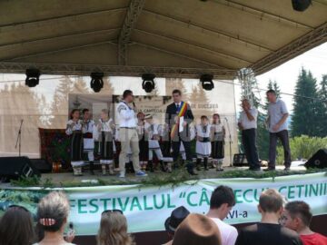 La Dorna Arini, a XVI-a ediție a Festivalului „Cântecul cetinii”