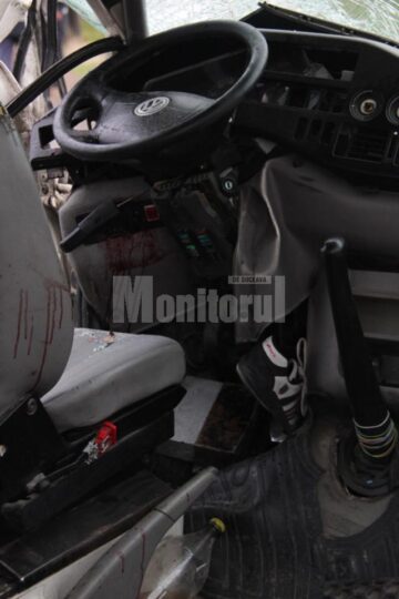 Șoferul microbuzului este în stare critică la spital