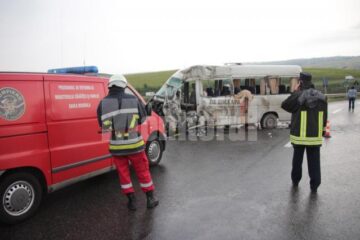 Șapte persoane au rămas încarcerate