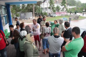 Pe holurile Urgențelor, pacienți și rude ale acestora așteptau să fie preluate de cadrele medicale