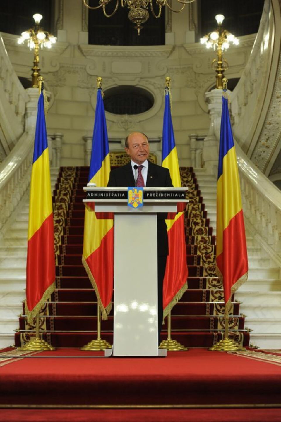 Președintele Traian Băsescu se poate reîntoarce la Palatul Cotroceni, pentru reluarea mandatului. Foto: Sorin LUPȘA