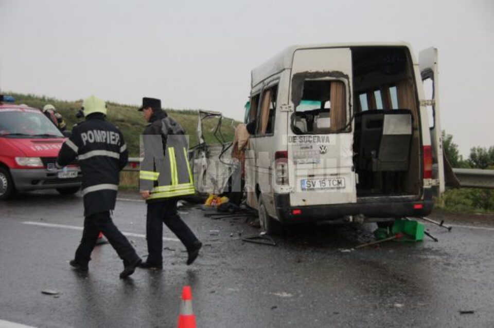 Microbuzul implicat în accidentul de la Stroiești transporta mai mulți pasageri decât limita admisă