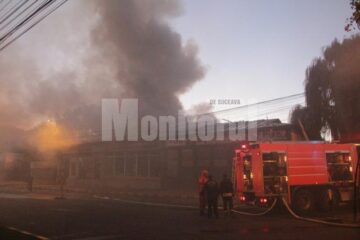 Un nor de fum negru și înecăcios a cuprins întreaga zonă