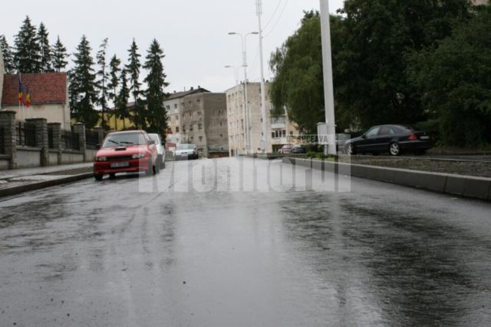 Covor asfaltic produs în cea mai modernă stație mobilă din județ