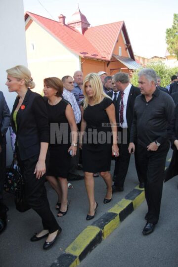 Printre cei care au fost alături de Gheorghe Flutur s-au numărat Andreea Paul, Sulfina Barbu, Elena Udrea și Adriean Videanu