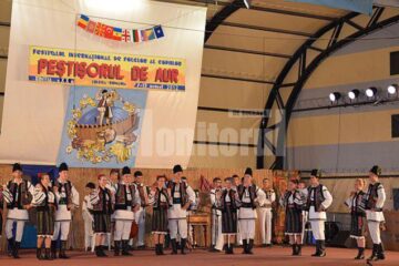 Bucovina a fost reprezentată de Ansamblul Folcloric „Plaiurile Dornelor”, de la Clubul Copiilor Vatra Dornei