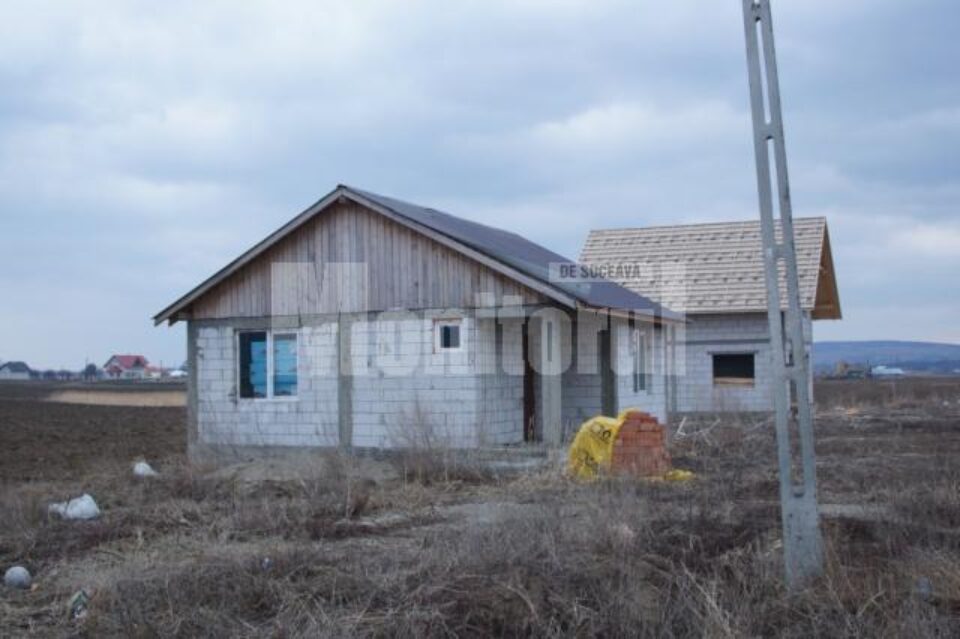 Bunuri de câteva mii de euro, furate dintr-o casă în renovare și una în construcție