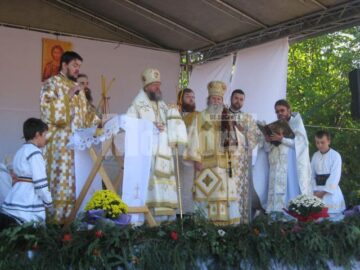 ÎPS Pimen, Arhiepiscopul Sucevei și Rădăuților, și PS Meletie, Episcopul Hotinului Slujba arhiereasca