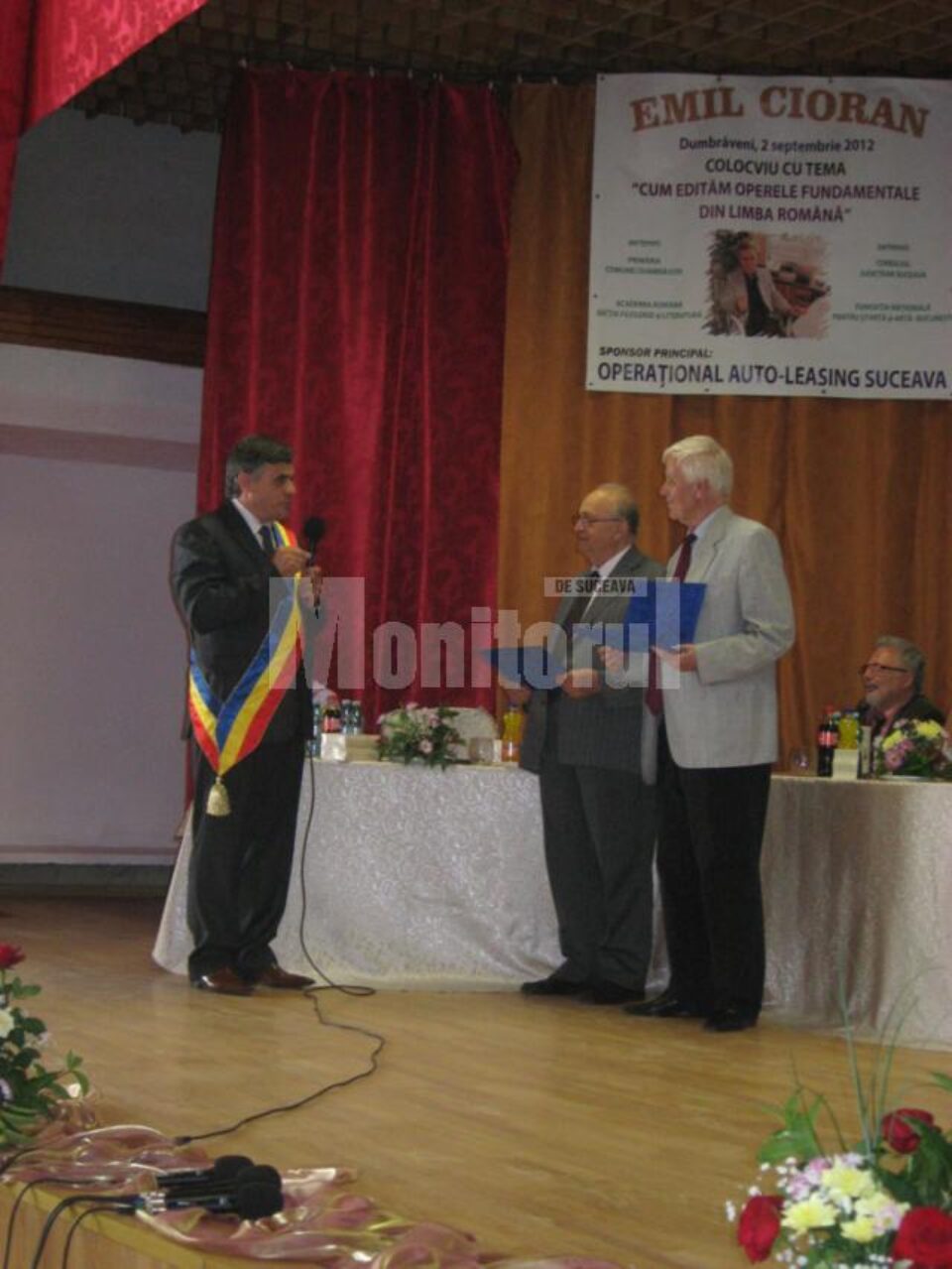 Primarul Ioan Paval și academicienii Eugen Simion și Teodor Dima
