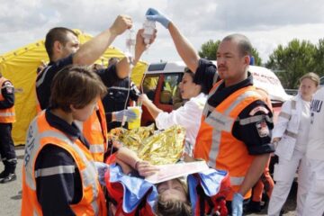 Numărul sucevenilor răniți după ce un autocar s-a răsturnat duminică pe o autostradă din Franța a crescut la 15. Foto: MEDIAFAX