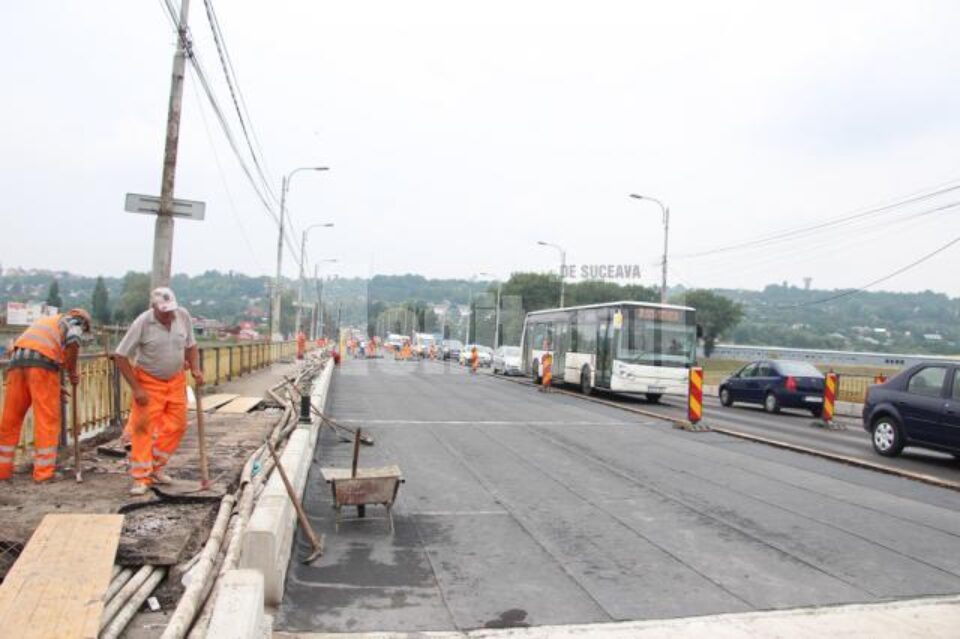 Traficul rutier de pe pasajul CFR de la Burdujeni va fi din nou restricționat pe un sens de mers