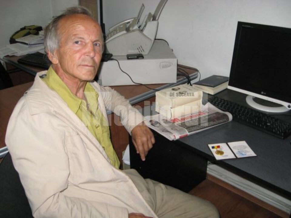 Poetul Mihai Sultana Vicol cu Medalia Dimitrie Cantemir