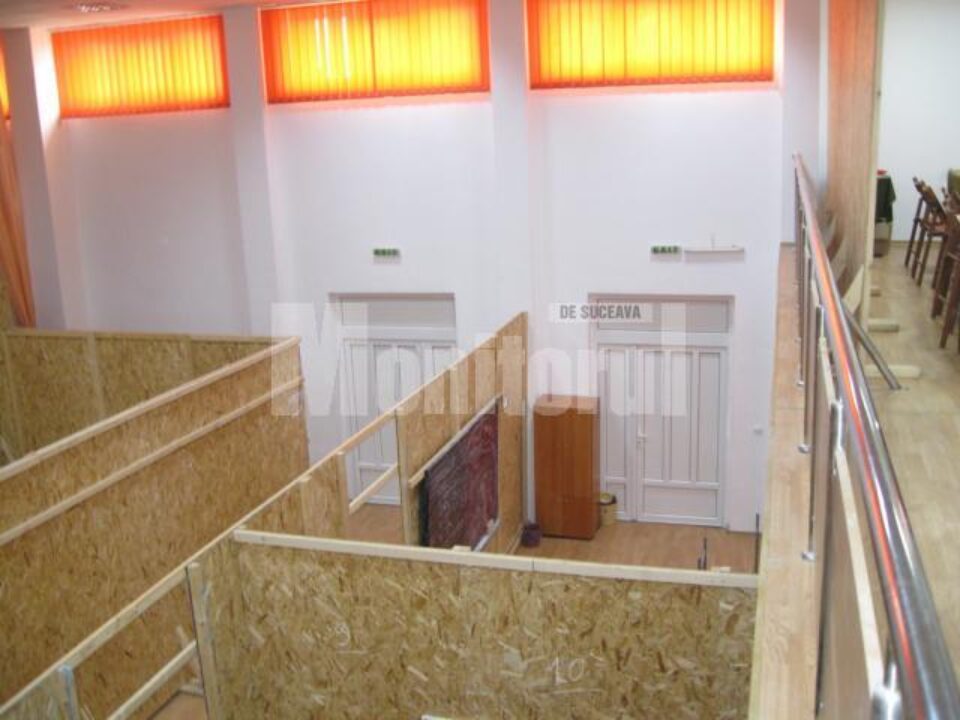 Săli de clasă improvizate în Căminul Cultural