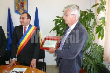 Președintele Fundației SMHO din Olanda, Jean Pierre Bours, Cetățean de onoare al comunei Vatra Moldoviței