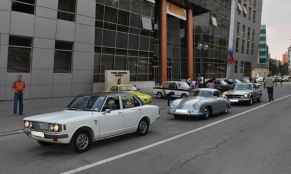 Echipajele de la Raliul „Carpați Retro” au pornit pe 7 septembrie din București. Foto: Cancan