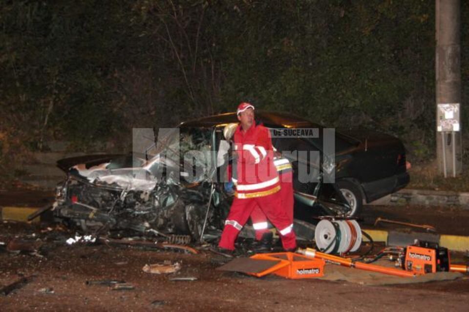 În autoturismul Mercedes se aflau Dorel Nistor, soția lui, Mărioara Nistor, și fiica lor, Monica Nistor
