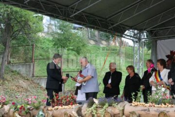 Deputatul Ghervazen Longher a primit o medalie din partea minerilor din Valea Jiului