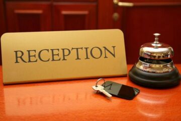 Introducerea sistemului de evidență a turiștilor se amână pentru primăvară, la cererea hotelierilor