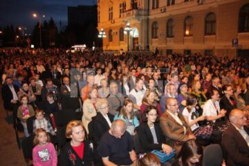Filarmonica din Botoșani a susținut aseară un concert în aer liber, în fața Palatului Administrativ