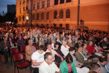 Filarmonica din Botoșani a susținut aseară un concert în aer liber, în fața Palatului Administrativ
