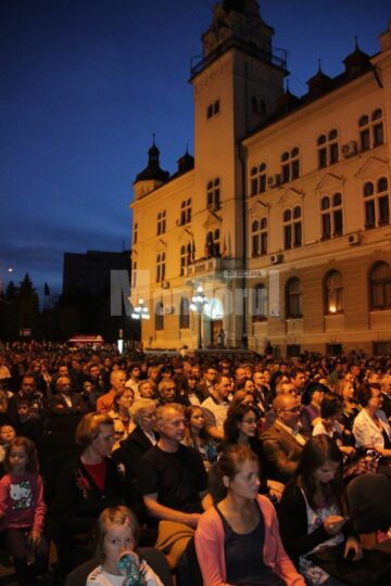 Filarmonica din Botoșani a susținut aseară un concert în aer liber, în fața Palatului Administrativ