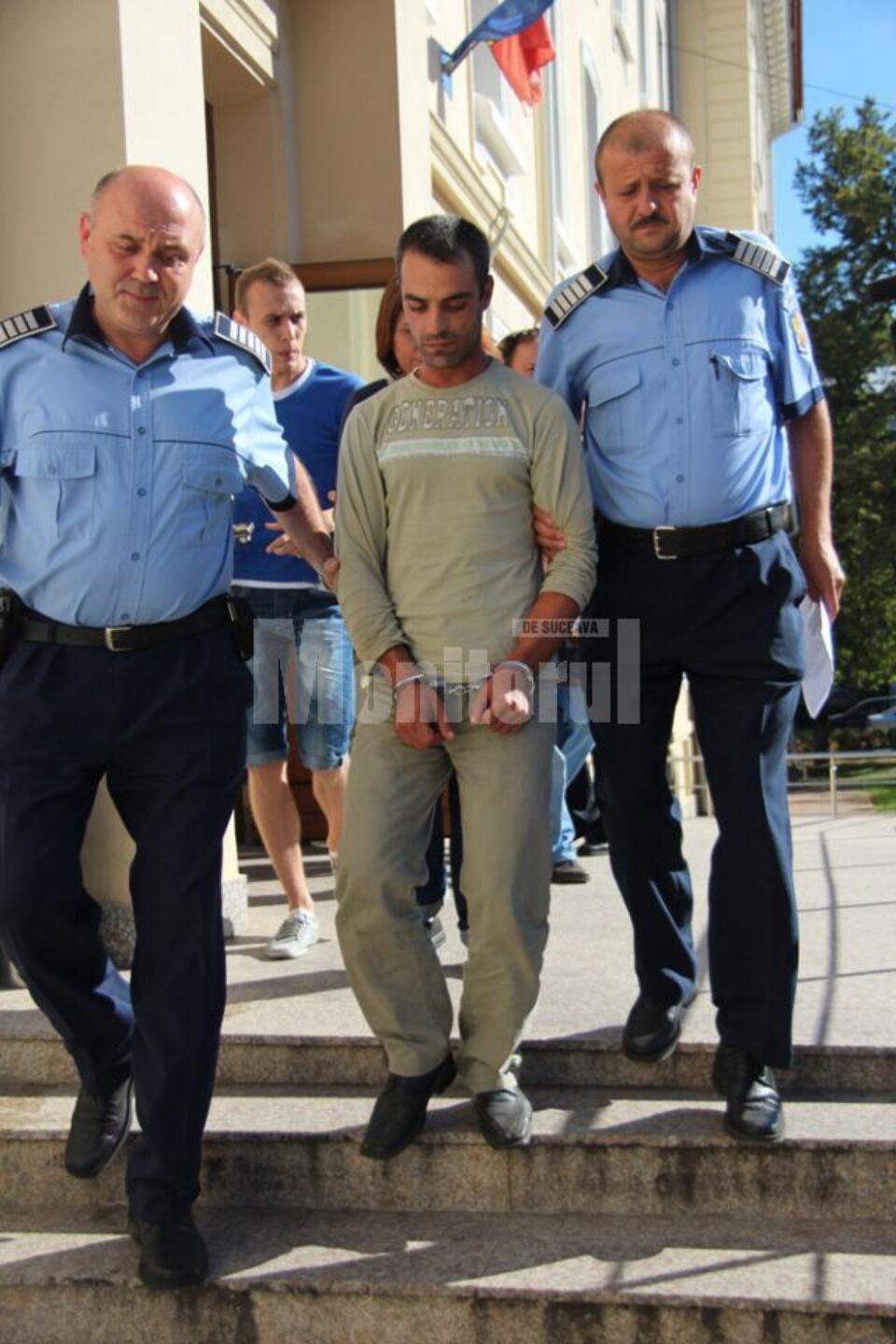 Tatăl copiilor, Afinel Lupăescu, în vârstă de 33 de ani, a fost arestat pentru cel puțin 29 de zile