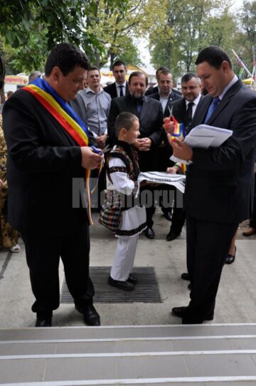 Școala din Pătrăuți, inaugurată în prezența foștilor dascăli și elevi