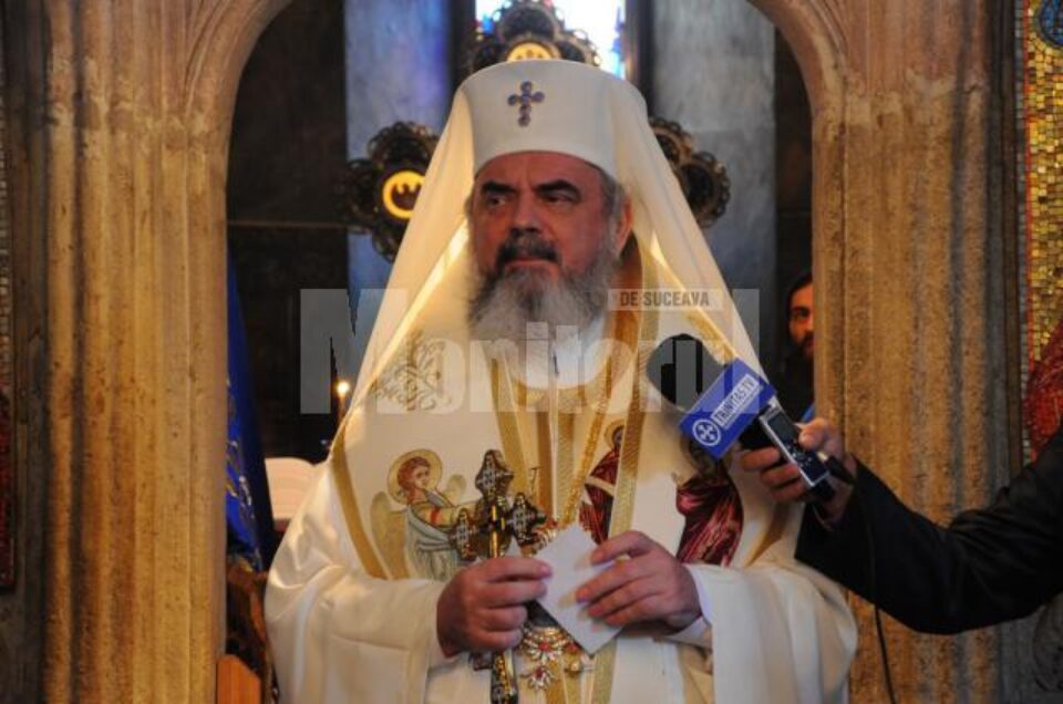 Preafericitul Părinte Daniel se roagă lui Dumnezeu să îi binecuvinteze pe elevi, profesori, preoți și părinți
