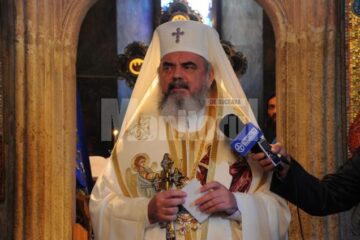 Preafericitul Părinte Daniel se roagă lui Dumnezeu să îi binecuvinteze pe elevi, profesori, preoți și părinți