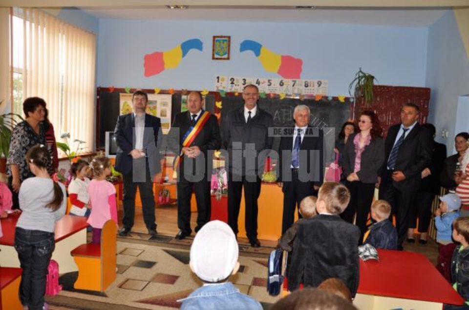 Centrul after-school din Mihoveni a fost inaugurat în mod oficial