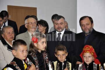 Deputatul PDL de Suceava Ioan Bălan, alături de liderul democrat-liberalilor suceveni, Gheorghe Flutur, la Pătrăuți