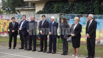 Emoții, flori și mii de copii și părinți la deschiderea anului școlar