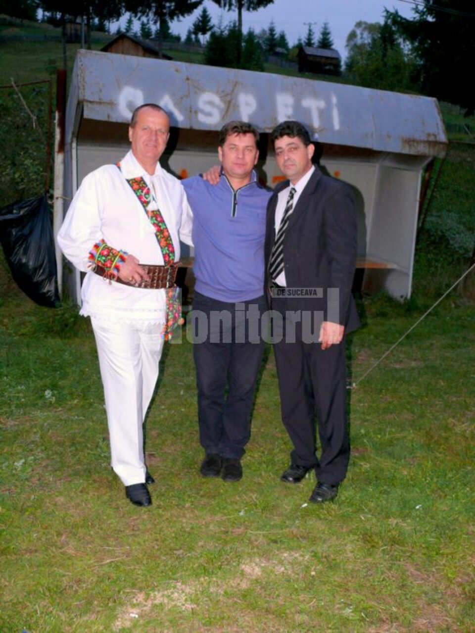 Interpreții Mihai Papariga și Călin Brăteanu, alături de primarul Dorin Rusu