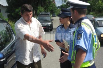 Peste 400 de amenzi, date în weekend de polițiștii de la Rutieră