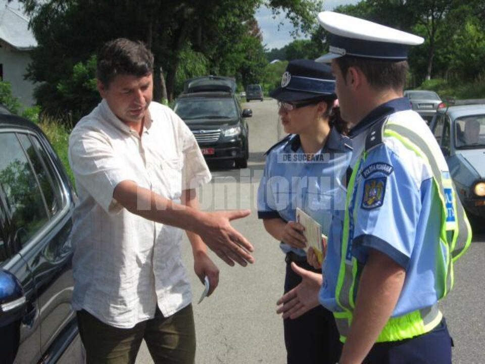 Peste 400 de amenzi, date în weekend de polițiștii de la Rutieră