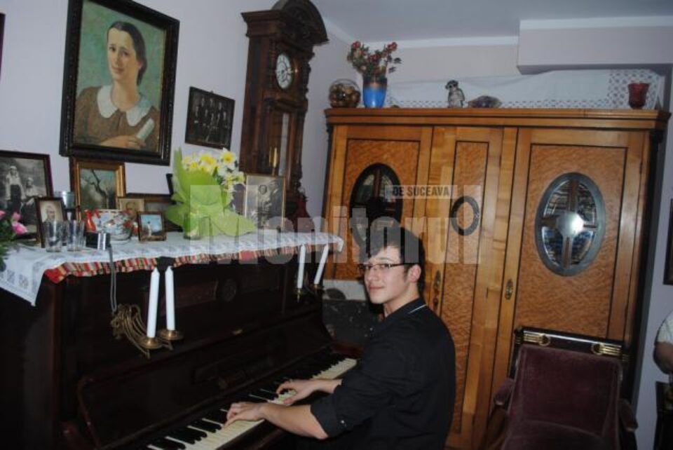 Laur Hreniuc va studia la o școală superioară de muzică din Paris