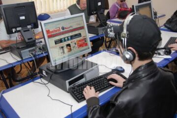 Nevăzătorii suceveni, învățați să navigheze pe internet, să „citească” presa, să trimită mesaje online