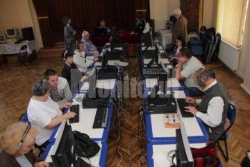Nevăzătorii suceveni, învățați să navigheze pe internet, să „citească” presa, să trimită mesaje online