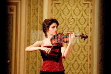 Violonista Ioana Cristina Goicea