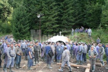 Minerii s-au îndreptat spre mina unde au rămas blocați
